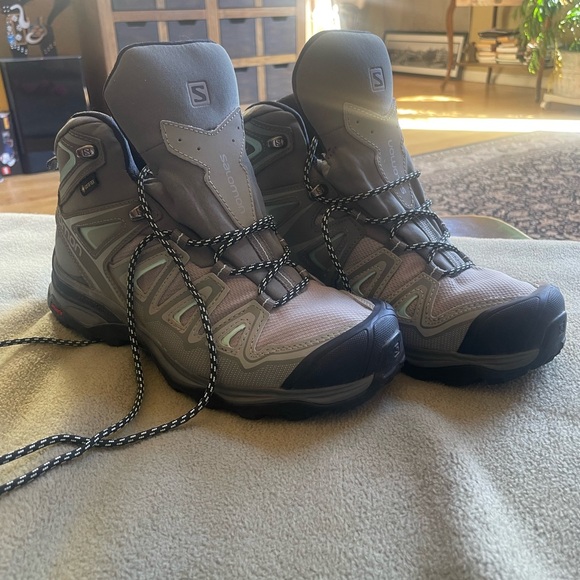 Salomon Shoes - Salomon Women’s Boots - Gray and Black